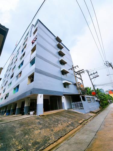 811-STP Homely room Free Wi-Fi and Near BTS Line - image 10