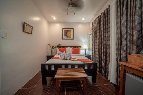 Amboy Hometel  in Basco