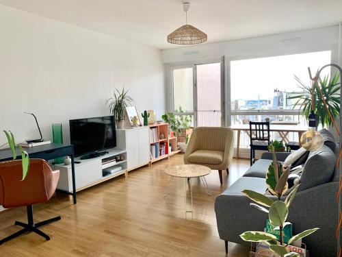 Paris 20e, 70m2 calme et lumineux avec 2 balcons - Location saisonnière - Paris