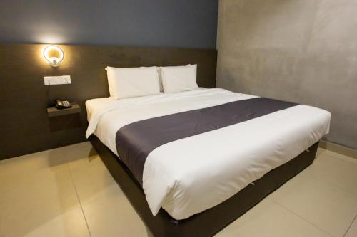 Superior King Room image 4