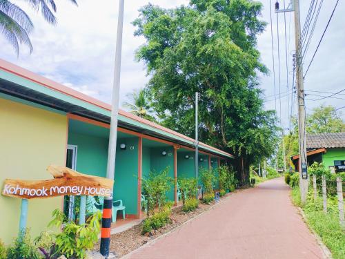 Kohmook​ Money​ House in Trang