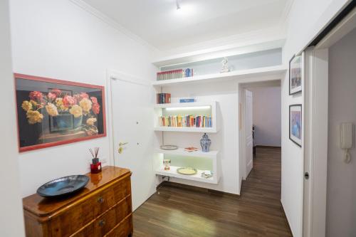 Lovely Design Apartment with Balcony