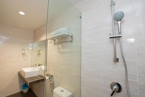 Deluxe Double Room image 6