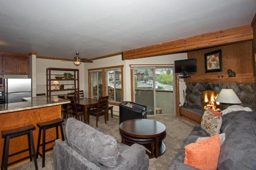 Palisades Tahoe Ski Condo - Remodeled 2 BR, Walking Distance to Lifts & Village