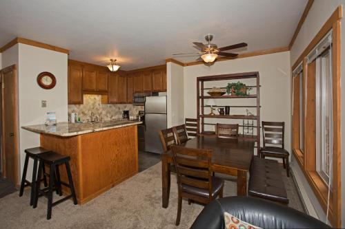 Palisades Tahoe Ski Condo - Remodeled 2 BR, Walking Distance to Lifts & Village