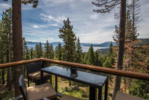 Tahoe Point of View - Amazing Lake Views at this 4BR w Hot Tub, Sauna, Near Skiing