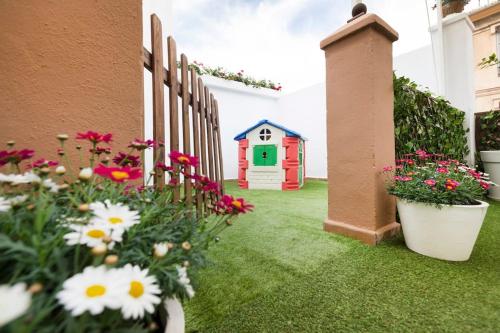 Family Century House with terrace and parking, Valencie