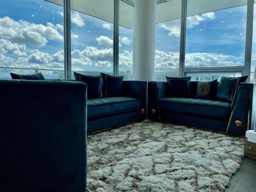 BrandNew Penthouse furnished with Versace 頂級閣樓公寓 in Richmond, Canada