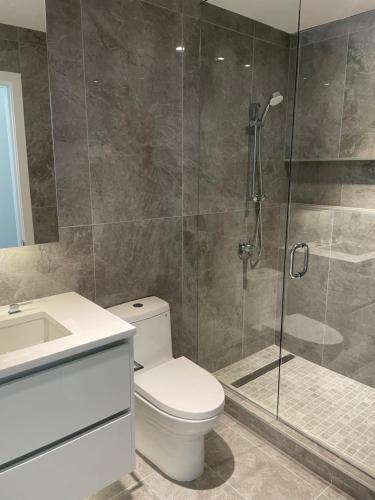 BrandNew Penthouse furnished with Versace 頂級閣樓公寓 in Richmond, Canada