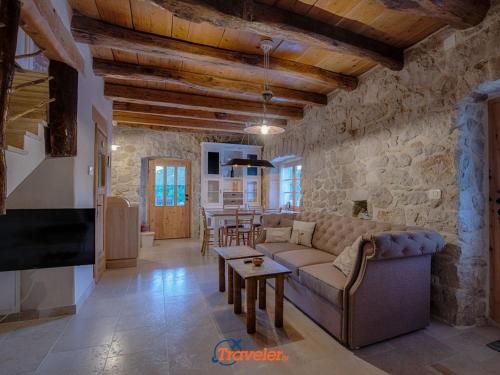 Beautiful stone villa with swimming pool, sauna and large garden by Traveler tourist agency Krk ID 2 in Gabonjin