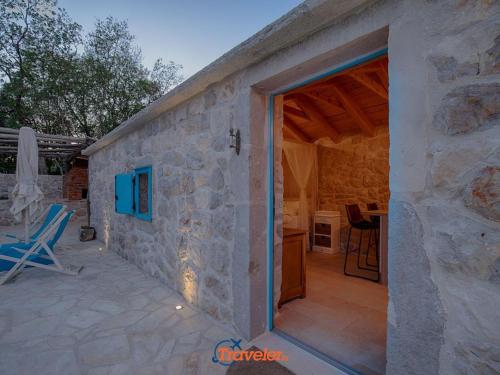 Beautiful stone villa with swimming pool, sauna and large garden by Traveler tourist agency Krk ID 2 in Gabonjin