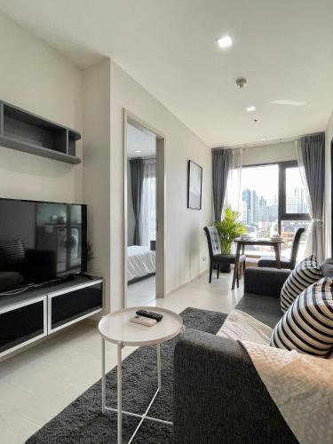 Thonglor Skyview Modern Apartment