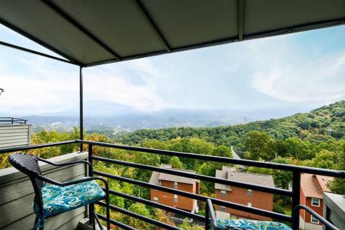 Comfy Condo With Amazing View of Gatlinburg and the Smokies