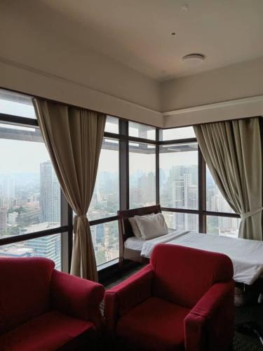 Times Square Apartment By Skyline - image 11