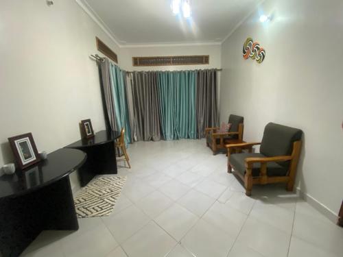 Heri Courts photo 4