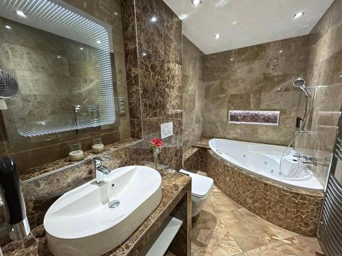 . Spa Hotel Podlesí - Walldorf a Pohádková vesnička