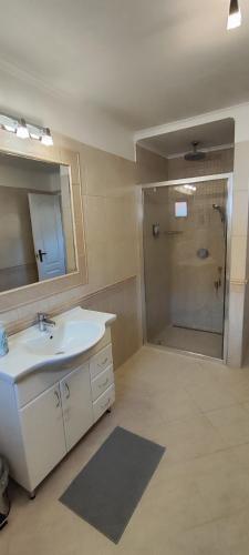Vannas istaba, Andika Apartman Szajk in Szajk
