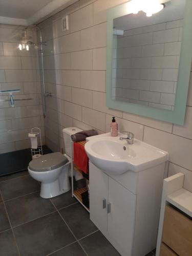 ห้องน้ำ, studio 2 personnes in ลุกเซย-เล-แบ็ง