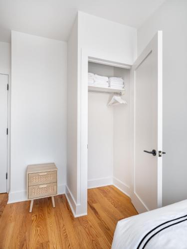 Modern Three Bedroom Brooklyn Condo-Hotel in Brooklyn, USA
