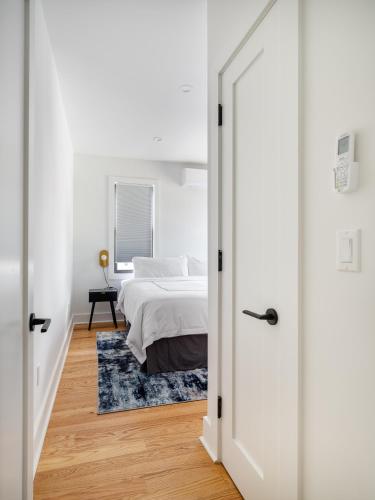 Modern Three Bedroom Brooklyn Condo-Hotel