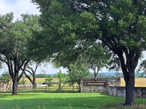 The Container Retreat @ 290 Wine Trail #9 Get away today! in Stonewall (TX)