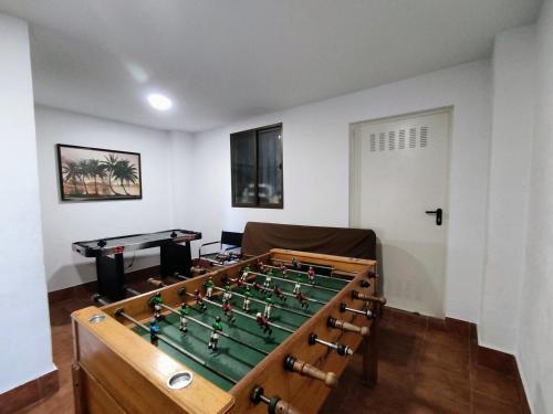 A 15' Granada, Piscina, Habitaciones Familiares, Futbolín, Casa Medina Güevéjar