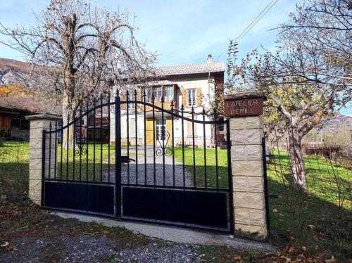 Вход, L'atelier d'Émile (L'atelier d'Emile) in Beauvezer