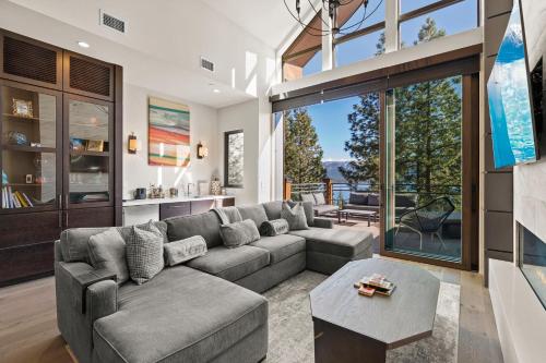 Appreciate this exclusive private penthouse located on Lake Tahoe thumb 2