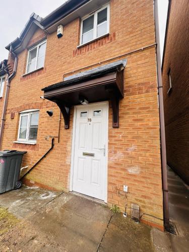 R3 - Private Room with Kitchenette and Lounge in Birmingham House - Quinton R3 - Private Room with Kitchenette and Lounge in Birmingham House - Quinton