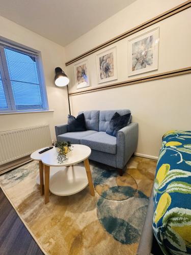 R3 - Private Room with Kitchenette and Lounge in Birmingham House - Quinton R3 - Private Room with Kitchenette and Lounge in Birmingham House - Quinton