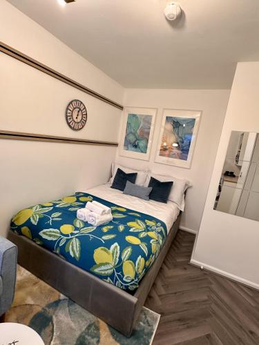 R3 - Private Room with Kitchenette and Lounge in Birmingham House - Quinton R3 - Private Room with Kitchenette and Lounge in Birmingham House - Quinton