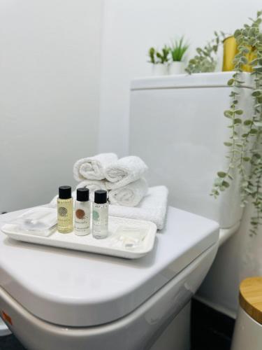 R3 - Private Room with Kitchenette and Lounge in Birmingham House - Quinton R3 - Private Room with Kitchenette and Lounge in Birmingham House - Quinton