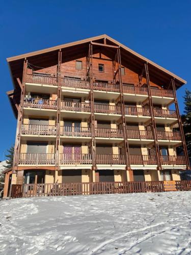 Appartement skis aux pieds à La Joue du Loup Superdévoluy