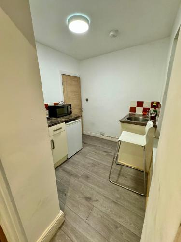 1 bed with kitchenette and bathroom in 考利