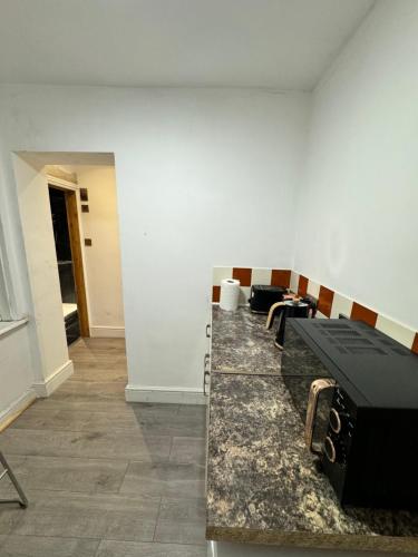 1 bed with kitchenette and bathroom in 考利