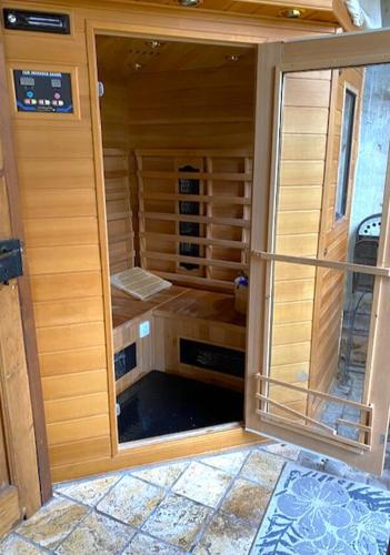Gemütliche Hof Wohnung in St Martin mit Sauna in Sankt Martin, Deutschland