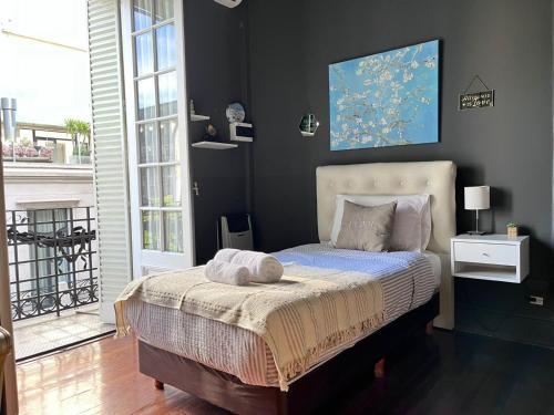 Deluxe Single Room with Balcony and Shared Bathroom image 1