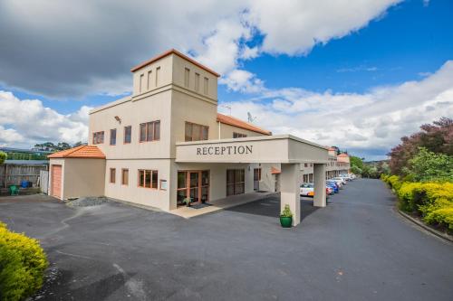 Albany Executive Motor Inn Limited, Окленд