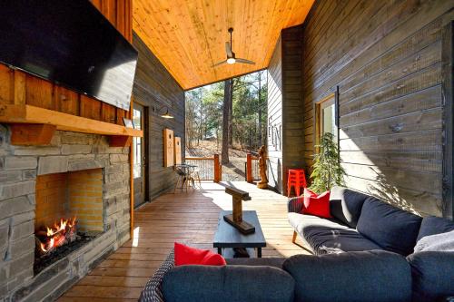 New HGTV Cabin: Hot Tub BBQ Firepit Sleeps 10 secondary