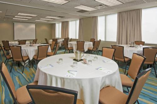 SpringHill Suites by Marriott Chicago O'Hare - image 2