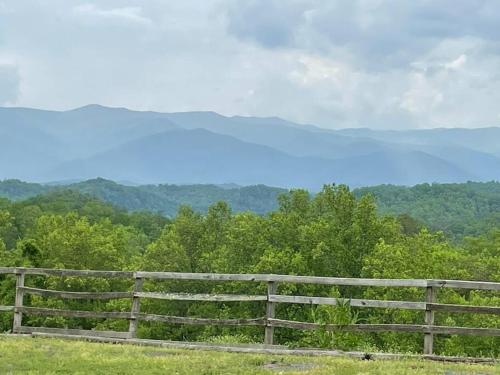 5min to NOC, 10min to Bryson City, horseback riding, train, hiking, fishing, rafting nearby! in Bryson City, USA