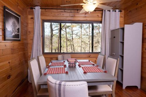 5min to NOC, 10min to Bryson City, horseback riding, train, hiking, fishing, rafting nearby! in Bryson City, USA