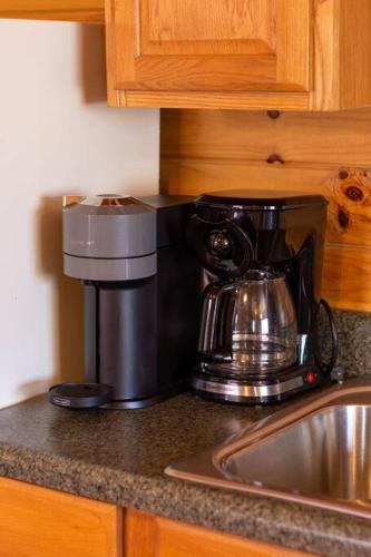 5min to NOC, 10min to Bryson City, horseback riding, train, hiking, fishing, rafting nearby! in Bryson City, USA