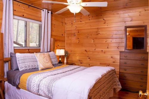 5min to NOC, 10min to Bryson City, horseback riding, train, hiking, fishing, rafting nearby! in Bryson City, USA