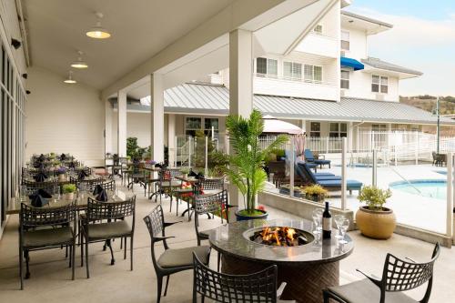 餐廳, 佩塔盧馬索諾瑪葡萄酒之鄉喜來登酒店 (Sheraton Sonoma Wine Country Petaluma) in 佩塔盧馬