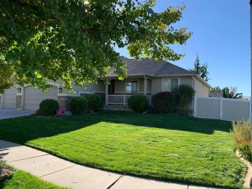 Snug Home with fenced yard - West Valley City