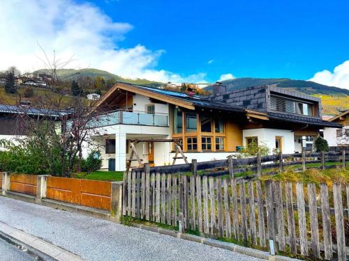 Three-Bedroom Holiday Home 