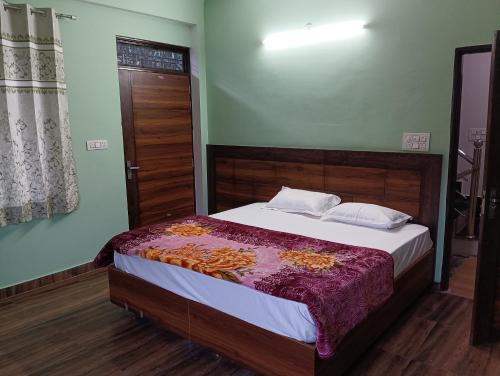 Crescent Moon Homestay, Rishikesh