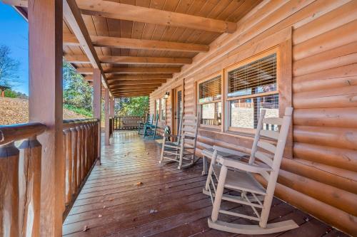 Bearfoot Pines - True Log Cabin - Wifi, Fishing, Deck with views! - Mins to PF in Sevierville, USA