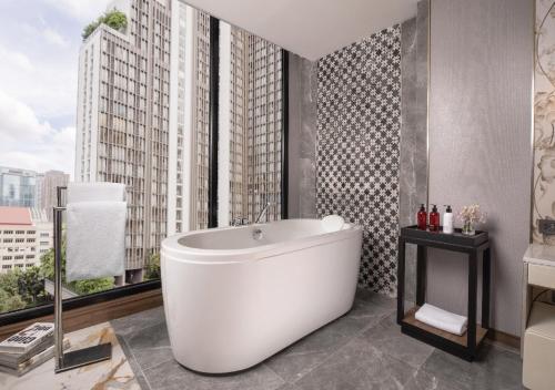 room detail thumbnail 2